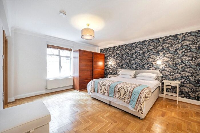3 Bedroom Flat To Rent In Montagu Square, Marylebone, London, W1H