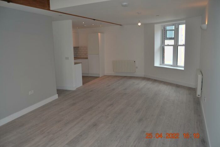 3 Bedroom Flat To Rent In Castle View Court, Newport, NP20