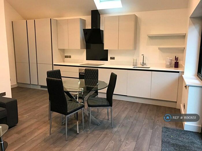 1 Bedroom Detached House To Rent In Hedsor Road, Bourne End, SL8