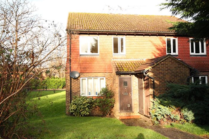 1 Bedroom Flat To Rent In Bankside, Horsell, Woking, GU21