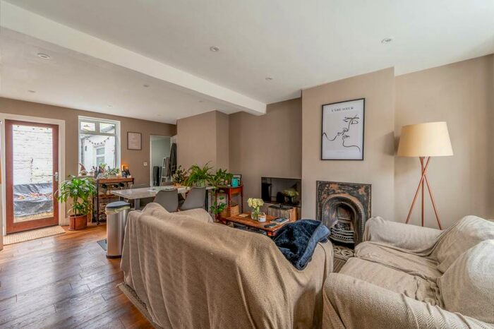 2 Bedroom House To Rent In Robson Road, West Norwood, London, SE27