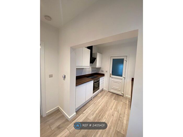 3 Bedroom Semi-Detached House To Rent In Mauncer Crescent, Sheffield, S13