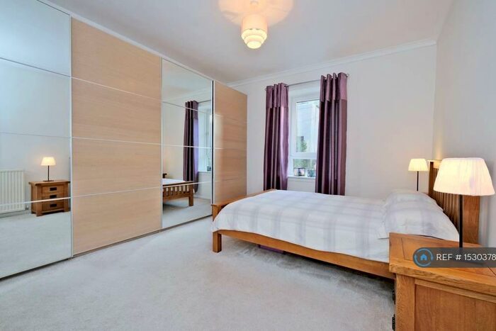 3 Bedroom Flat To Rent In Bank Street, Aberdeen, AB11