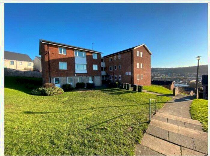 Houses for sale & to rent in BD17 7HF, Otley Road, Baildon Shipley