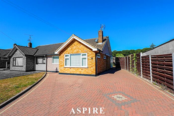 2 Bedroom Semi-Detached Bungalow For Sale In Newton Park Road, Benfleet, SS7