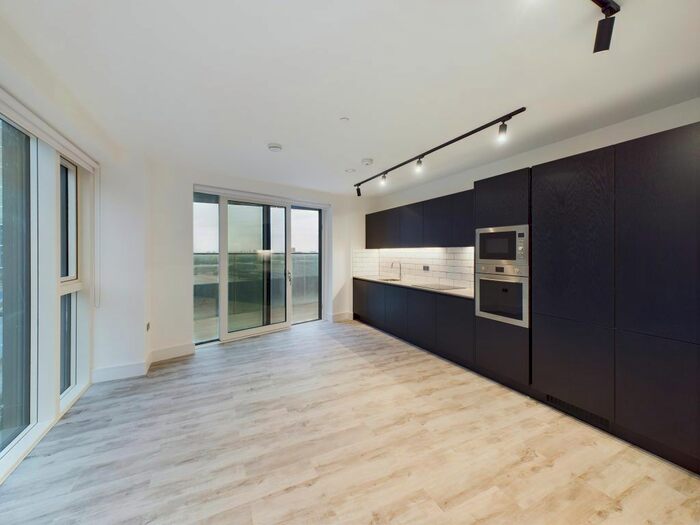 2 Bedroom Flat To Rent In Portal Way, Park Royal, London, &# Bed Flat, W3