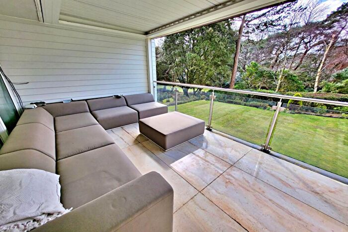 2 Bedroom Flat For Sale In West Cliff, BH2