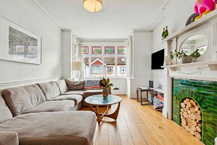 5 Bedroom Flat To Rent In Beverstone Road, London, SW2