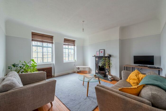 2 Bedroom Flat To Rent In Belmont Hall Court, Belmont Grove, Lewisham, SE13