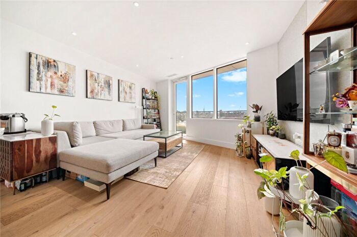 3 Bedroom Apartment For Sale In Lombard Road, London, SW11