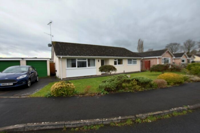 3 Bedroom Detached Bungalow To Rent In Avening Close, Nailsea, Bristol, BS48