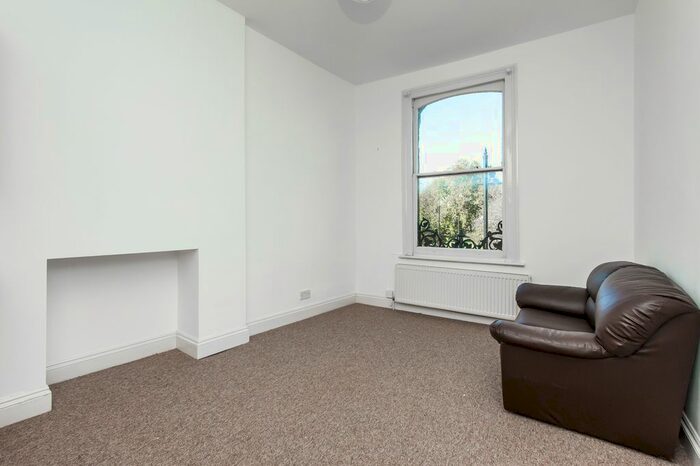 2 Bedroom Flat To Rent In Clapham Common South Side, Clapham, London, SW4