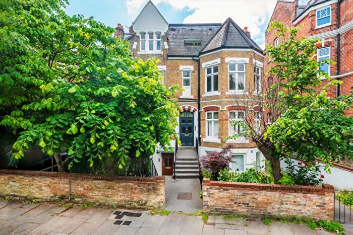 3 Bedroom Flat For Sale In Anson Road, Tufnell Park, N7