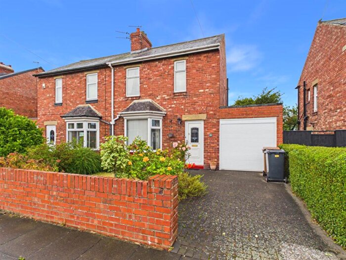 3 Bedroom Semi-Detached House For Sale In Redheugh Road, South Wellfield, NE25