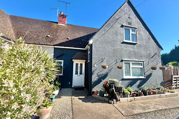3 Bedroom Semi-Detached House For Sale In Lower Farnham Road, Aldershot, GU12