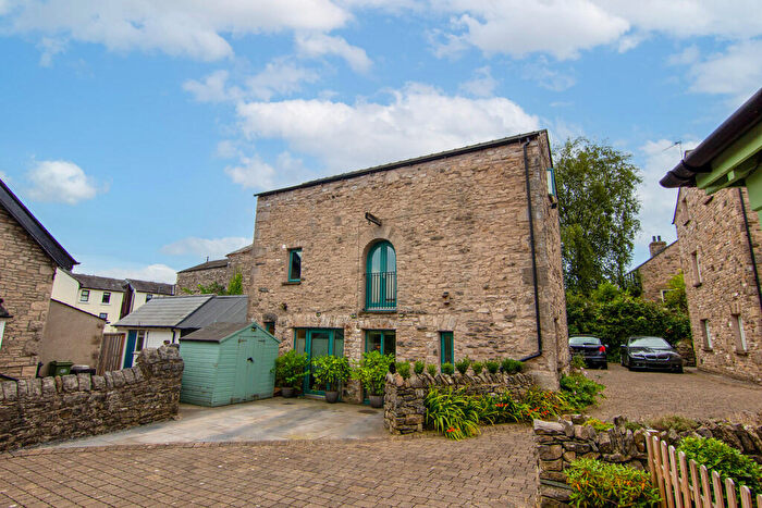 4 Bedroom Link Detached House For Sale In The Old Coach House, Yard Stricklandgate, Kendal, LA9