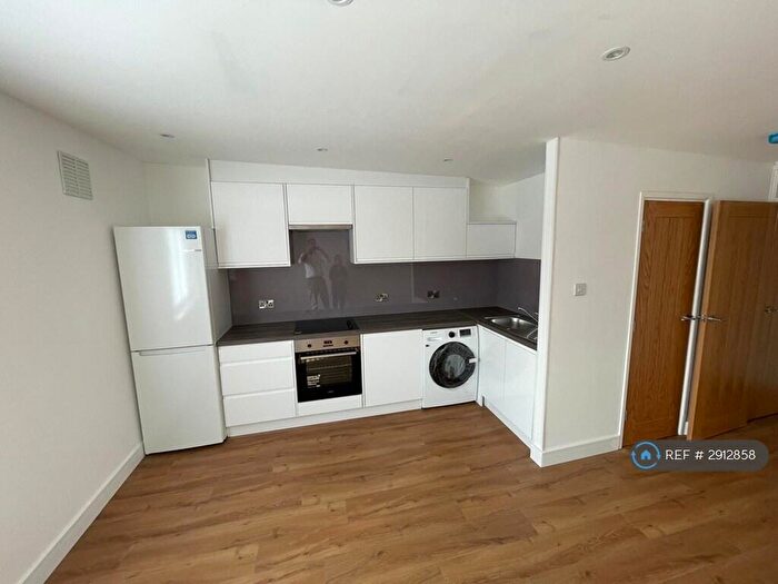 Studio To Rent In Long Meadow Road, Aylesbury, HP21