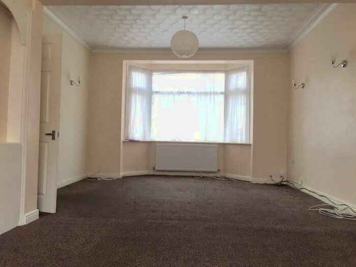 3 Bedroom Terraced House To Rent In Brockham Drive, Newbury Park, IG2