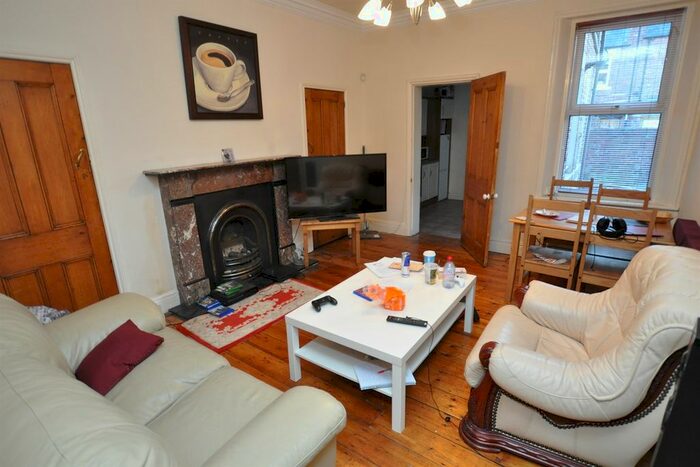 2 Bedroom Flat To Rent In Ashleigh Grove, West Jesmond, Newcastle Upon Tyne, NE2