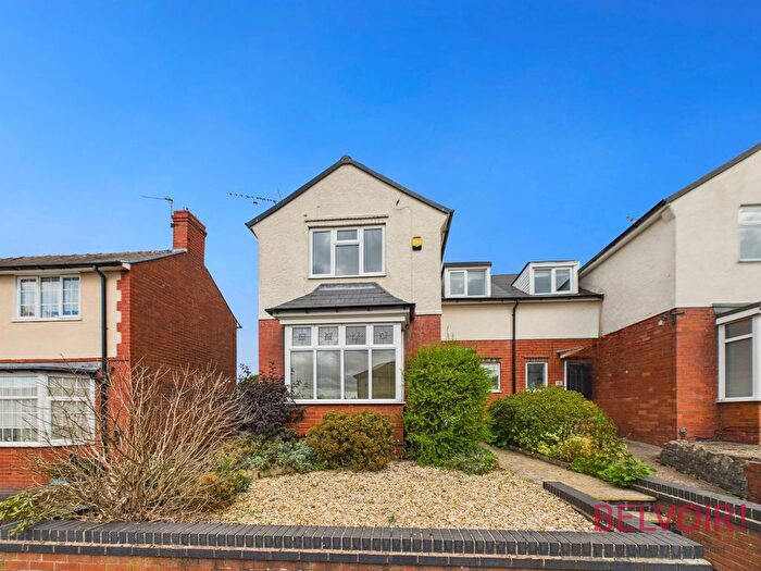 3 Bedroom Semi-Detached House For Sale In Sandhurst Avenue, Mansfield, NG18