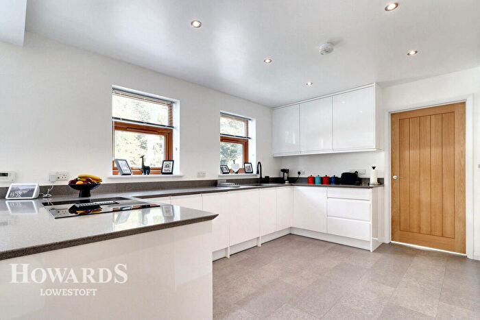 6 Bedroom Detached Bungalow For Sale In Chestnut Avenue, Oulton Broad, NR32