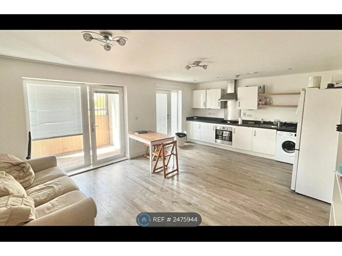 2 Bedroom Flat To Rent In Arc Court, Romford, RM7