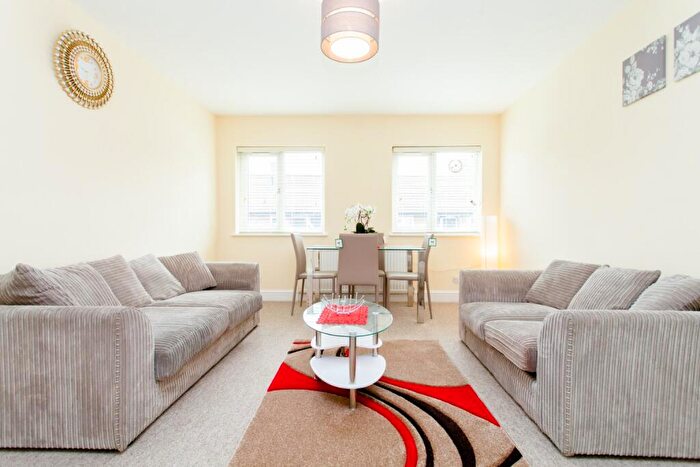 2 Bedroom Apartment To Rent In High Road, Seven Sisters, London, N15