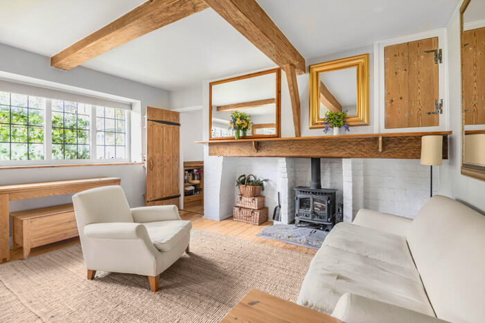 Flat To Rent In Waterlow Court, Heath Close, NW11