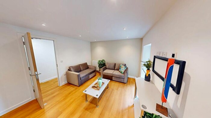 3 Bedroom Apartment To Rent In Apartment, - North Sherwood Street, Nottingham, Nottinghamshire, NG1