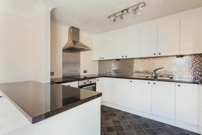 2 Bedroom Flat To Rent In St. Marks Road, Windsor, SL4