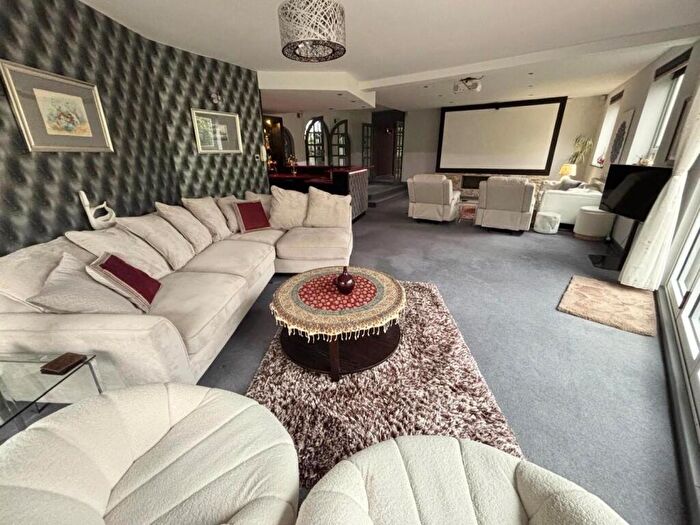 4 Bedroom Penthouse For Sale In Unique Penthouse Apartment Over, Sq Ft, M20