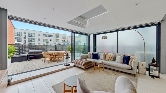 2 Bedroom Apartment To Rent In Britton Street, EC1M