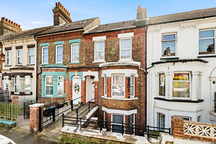 4 Bedroom Terraced House For Sale In Heathfield Avenue, Dover, CT16