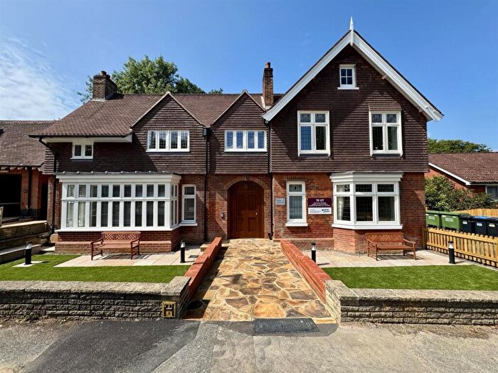 1 Bedroom Apartment To Rent In Station Approach, Tadworth, KT20