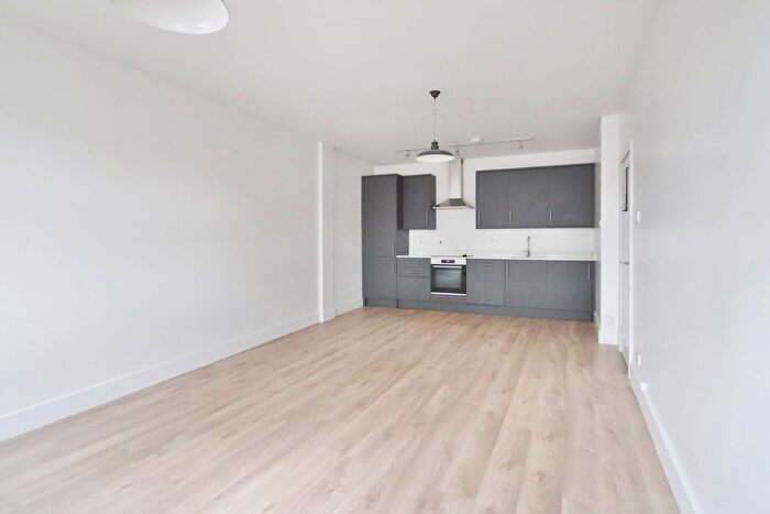 2 Bedroom Flat To Rent In High Street, New Malden, KT3