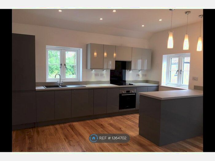 2 Bedroom Flat To Rent In Upper Bath Road, Thornbury, Bristol, BS35
