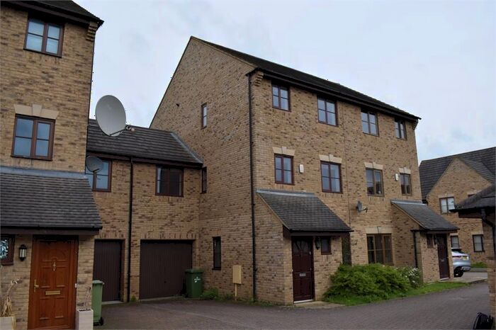 3 Bedroom Semi-Detached House To Rent In Perivale, Monkston Park, Milton Keynes, MK10