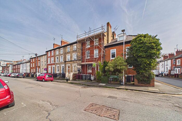 1 Bedroom Flat For Sale In Zinzan Street, Reading, Berkshire, RG1