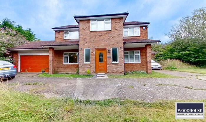 4 Bedroom Detached House For Sale In Hamlet Hill, Roydon, CM19