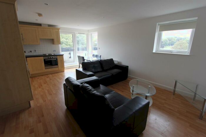 3 Bedroom Flat To Rent In Holborn Central, Hyde Park, LS6
