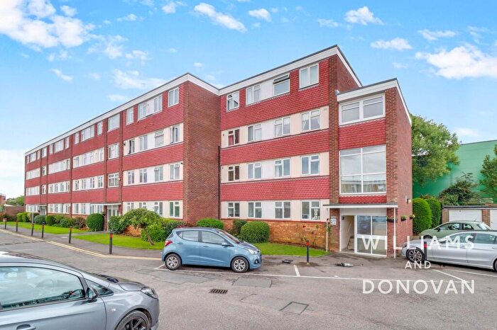 2 Bedroom Flat For Sale In Templewood Court, Hadleigh, SS7