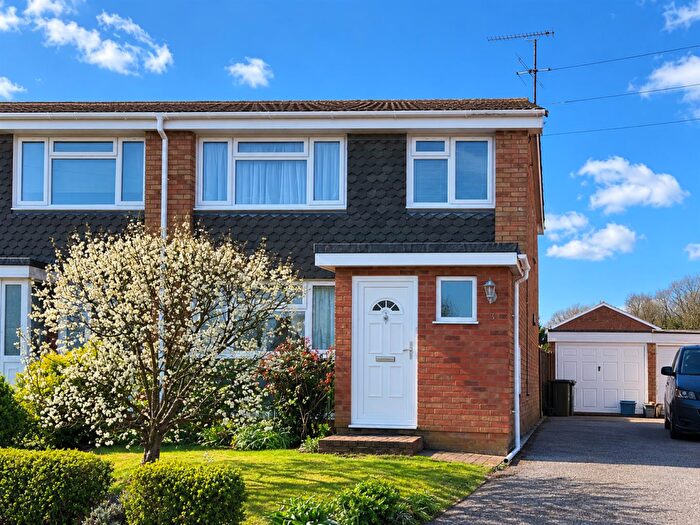 3 Bedroom Semi-Detached House To Rent In Ringway Road, Park Street, St. Albans, AL2