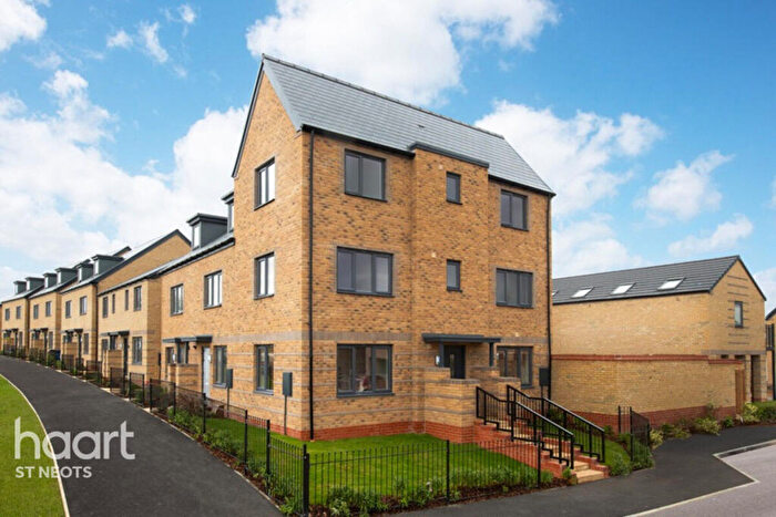 3 Bedroom Semi-Detached House For Sale In Nuffield Road, St.Neots, PE19