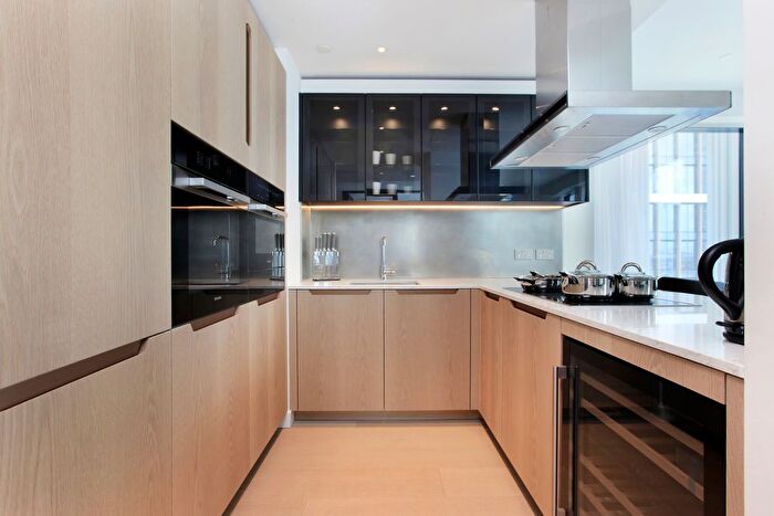 3 Bedroom Flat To Rent In River Park Tower, Nine Elms Lane, SW8