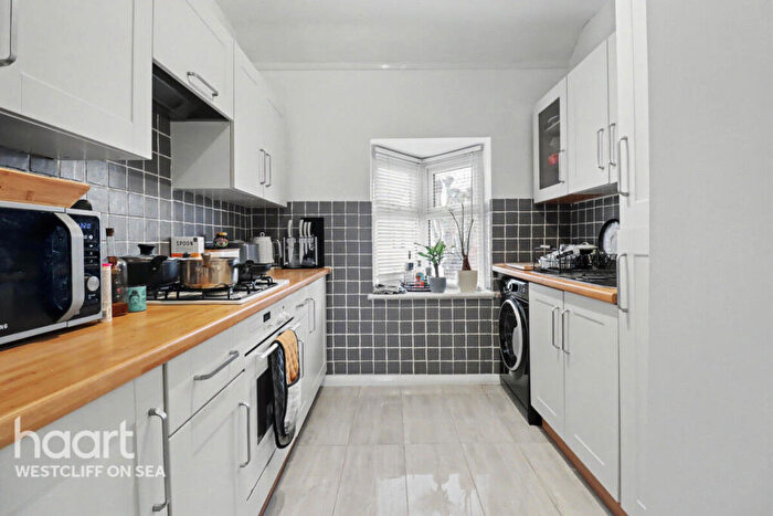 1 Bedroom Flat For Sale In Southsea Avenue, Leigh-On-Sea, SS9