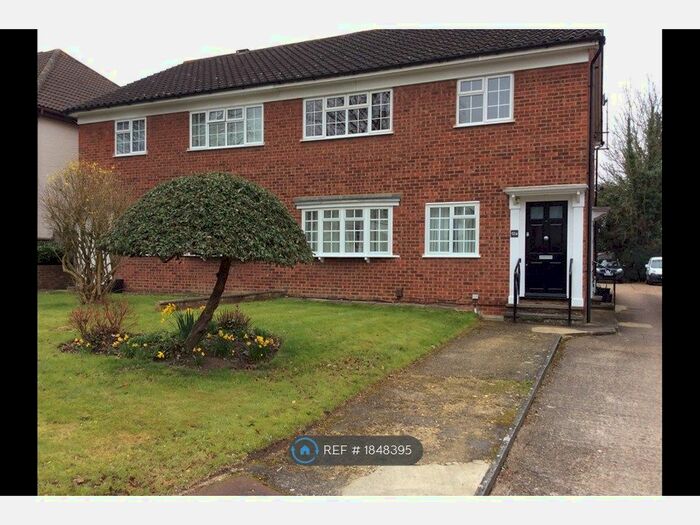 2 Bedroom Maisonette To Rent In Magpie Hall Lane, Bromley Kent, BR2