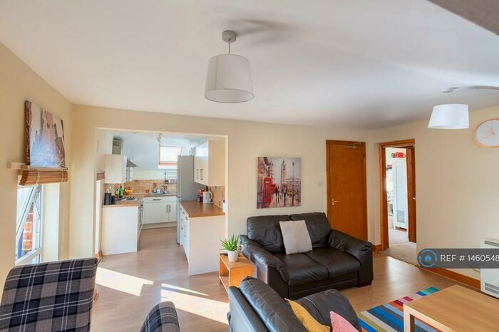 3 Bedroom Flat To Rent In Belle Vue Road, Leeds, LS3