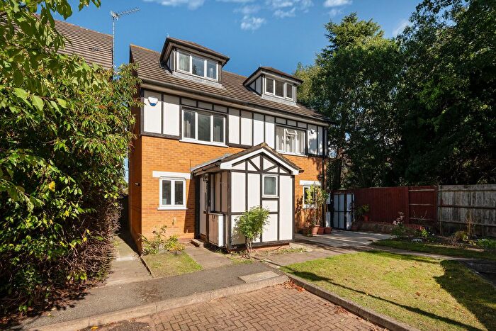 3 Bedroom Town House To Rent In Rickard Close, London, NW4