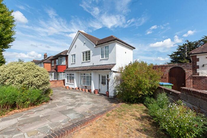 4 Bedroom Detached House For Sale In Green Lane, London, SE9