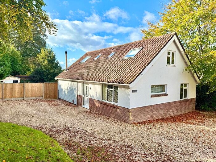 3 Bedroom Bungalow For Sale In Shelley Close, Highcliffe On Sea, Christchurch, Dorset, BH23